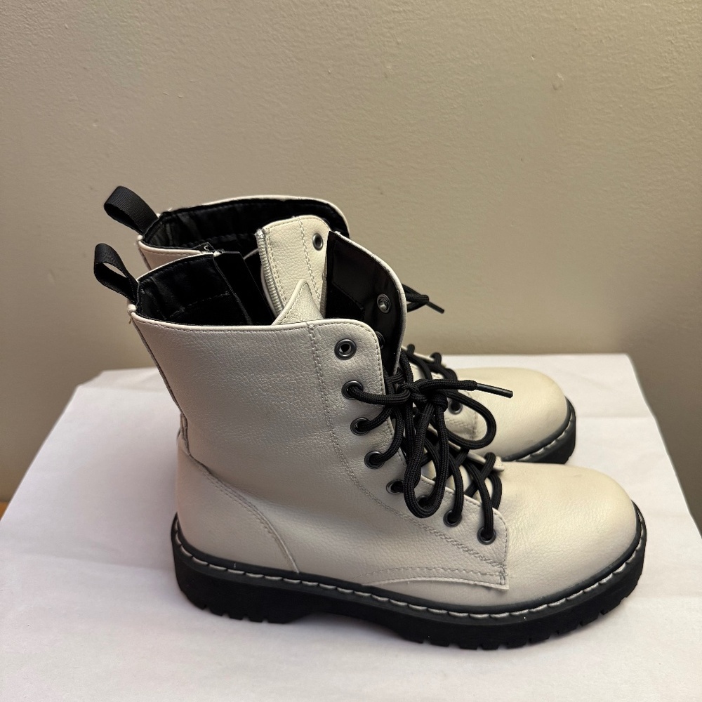 Sincerely Jules White Harley Moto Platform Lace Up Side Zip Combat Boots